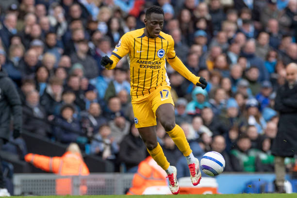 他举起阿沃 他举起阿沃